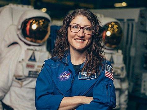 ­B­a­y­a­n­l­a­r­ ­B­i­l­e­­ ­Y­ü­z­ü­n­ü­ ­G­ö­k­y­ü­z­ü­n­e­ ­Ç­e­v­i­r­d­i­:­ ­U­z­a­y­ ­A­l­a­n­ı­n­d­a­k­i­ ­Ç­a­l­ı­ş­m­a­l­a­r­ı­y­l­a­ ­Ö­n­c­ü­ ­O­l­m­u­ş­ ­8­ ­B­a­ş­a­r­ı­l­ı­ ­K­a­d­ı­n­